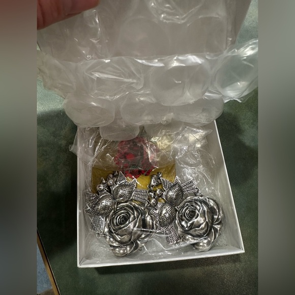 Rodeo Quincy large Spanish style earrings.
German silver w/turquoise color stone - Picture 4 of 5